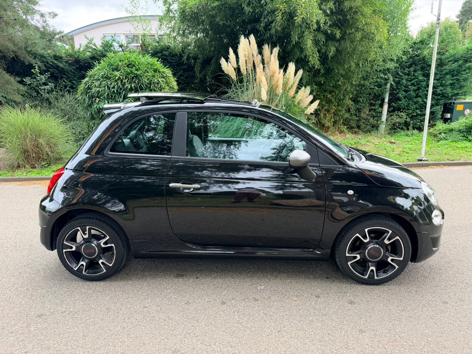 Fiat 500 1.0 70pk Hybrid Sport/panorama dak /Clima/Cruise ., 40 €/maand, Zwart, 4 stoelen, Leder en Stof