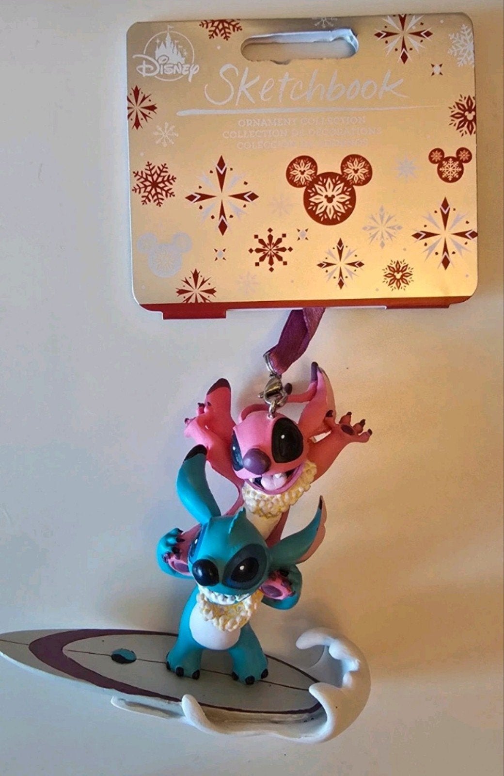 Unique Exclusive Disney Ornament – Angel and Stitch Surfing, Verzamelen, Verzenden, Overige figuren, Nieuw, Beeldje of Figuurtje