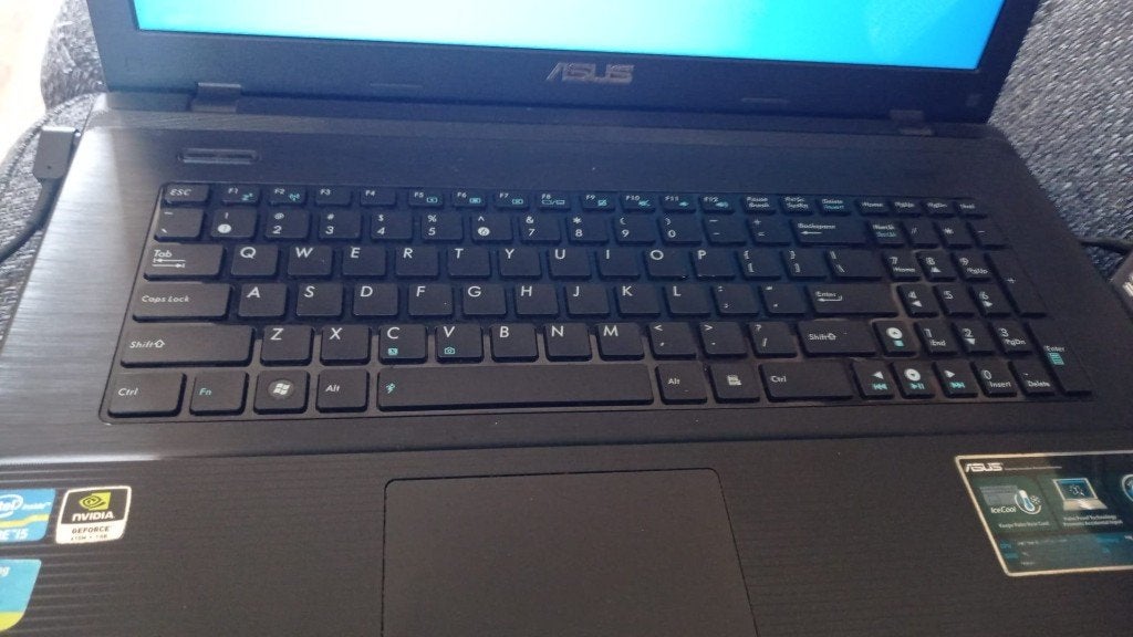 Asus 17,3 inch laptop - i5 - SSD - Geformatteerd, Computers en Software, Windows Laptops, Gebruikt, Met videokaart, 2 tot 3 Ghz
