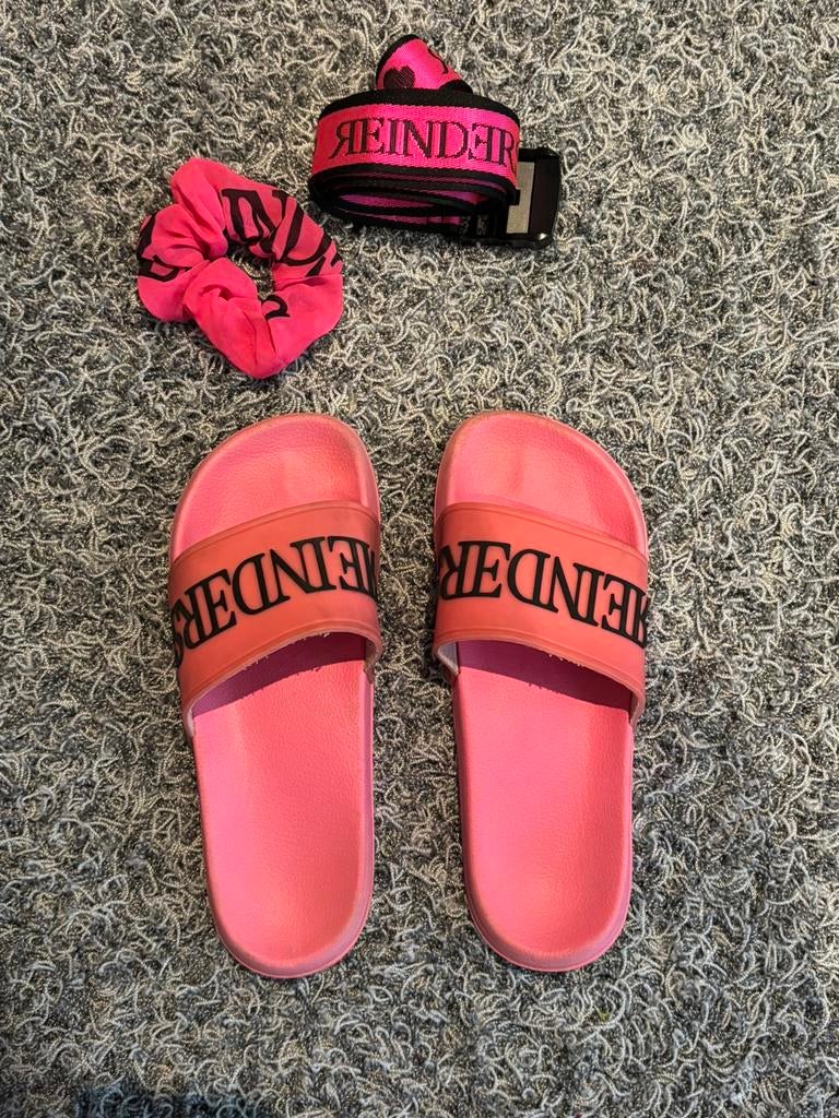 Reinders slippers maat 40 met bijpassende riem en chunchy, Kleding | Dames, Schoenen, Slippers, ., Ophalen of Verzenden, .