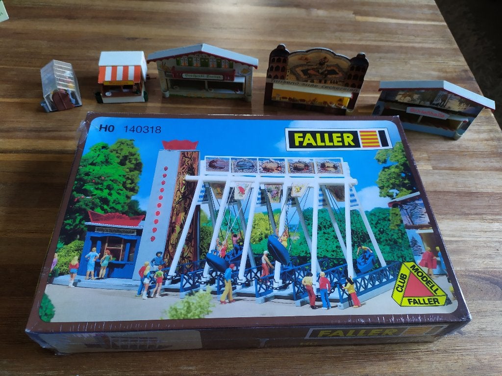 Modelspoor h0 faller kermis schommel bootjes tentjes, Overige merken, Gelijkstroom of Wisselstroom, Brug, Tunnel of Gebouw, Ophalen of Verzenden