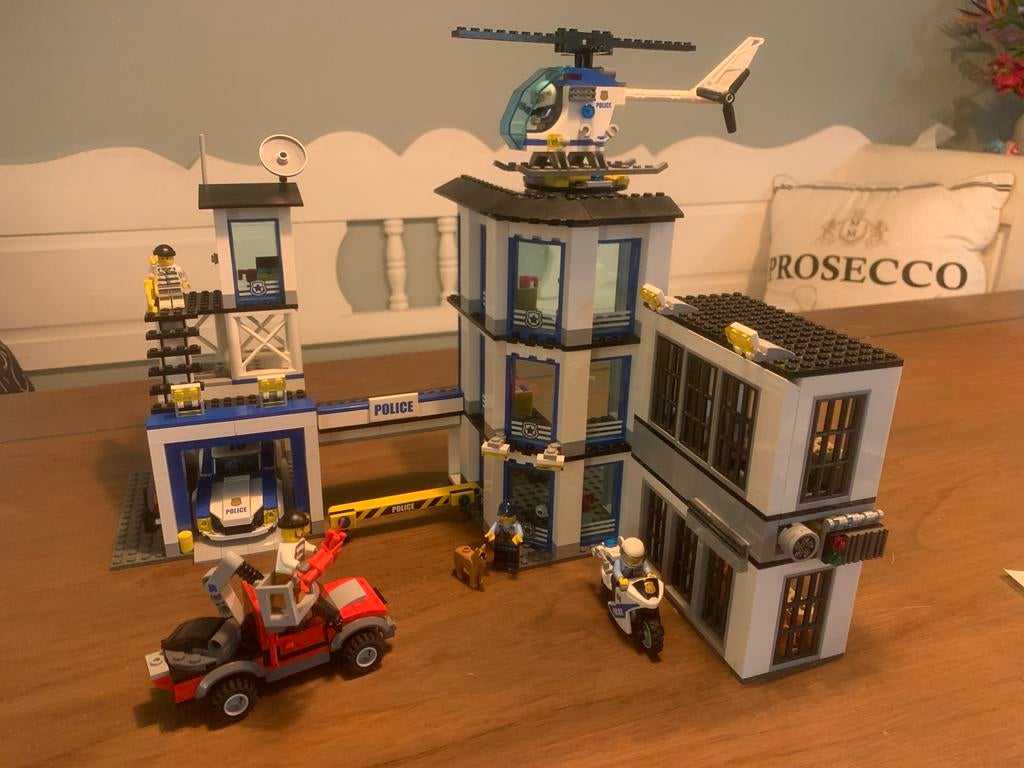 Lego City 60141 politiebureau, Kinderen en Baby's, Ophalen, Lego, Complete set, Inclusief instructies