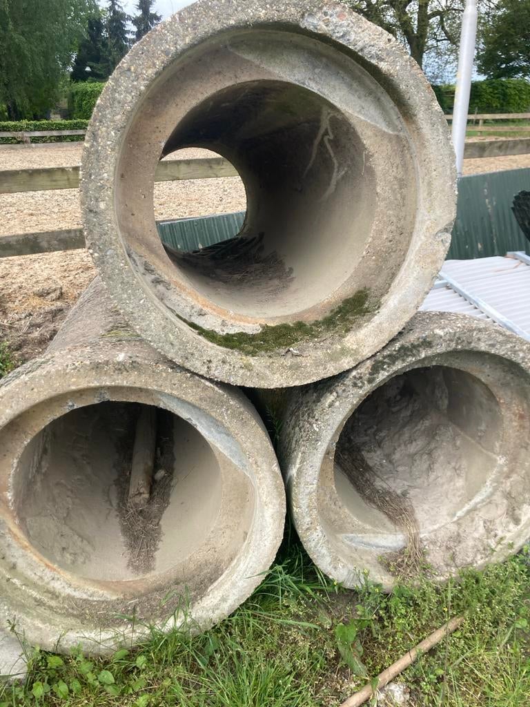 Betonnen buizen voor afvoer of constructie, Doe-het-zelf en Verbouw, Buizen en Afvoer, 2 tot 4 meter, Ophalen of Verzenden, Zo goed als nieuw