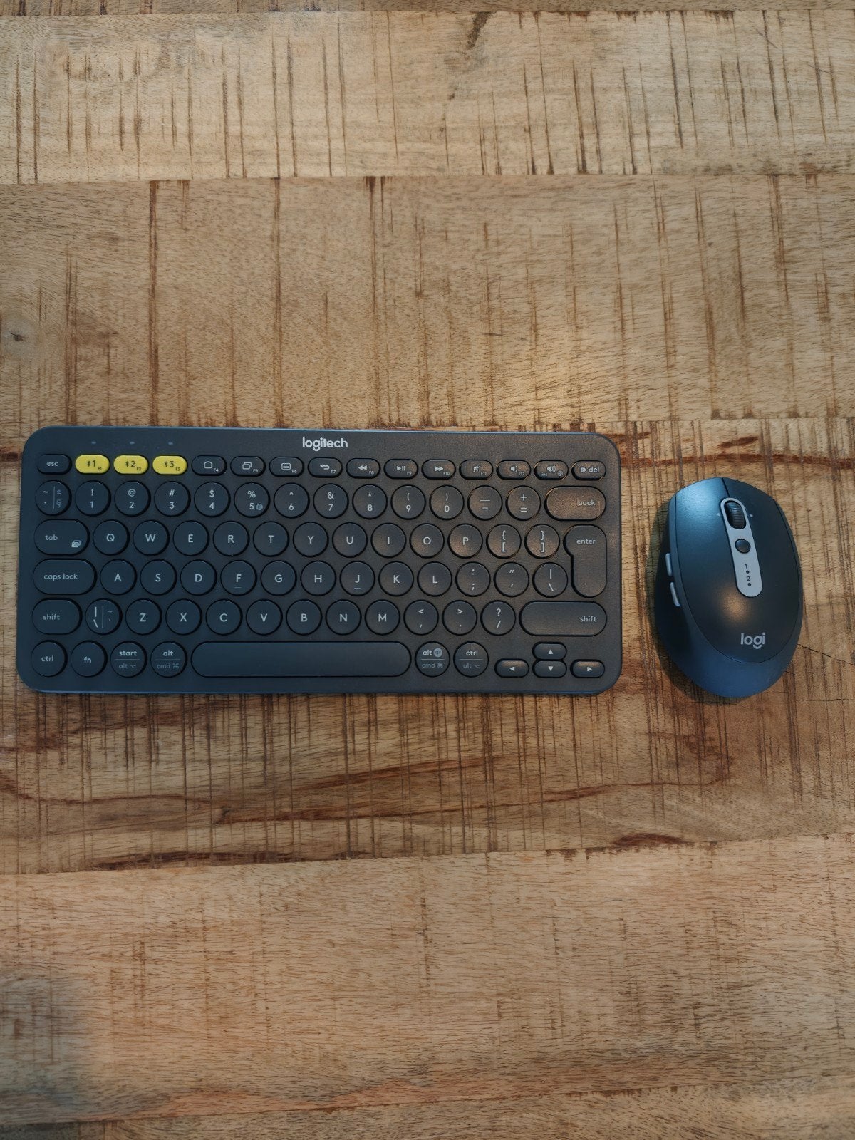 Logitech Multi-Device Set: K380 Toetsenbord + Muis (Grijs), Ergonomisch, Ophalen of Verzenden, Zo goed als nieuw, Draadloos