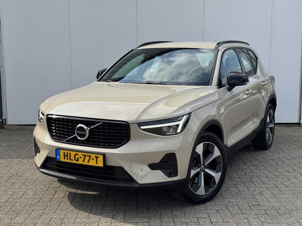 Volvo XC40 B4 Plus Dark | Adaptief Cruis | Trekhaak | Stuur, Automatische klimaatregeling, Gebruikt, 4 cilinders, Origineel Nederlands