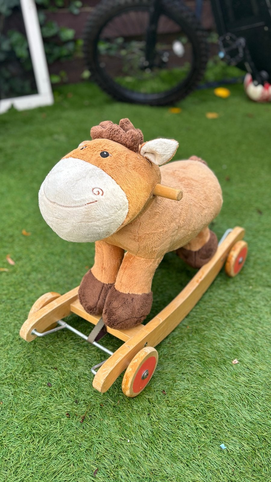 Schattig hobbelpaard/rijdier met wieltjes, Ophalen, Gebruikt, Overige typen, Met wieltjes