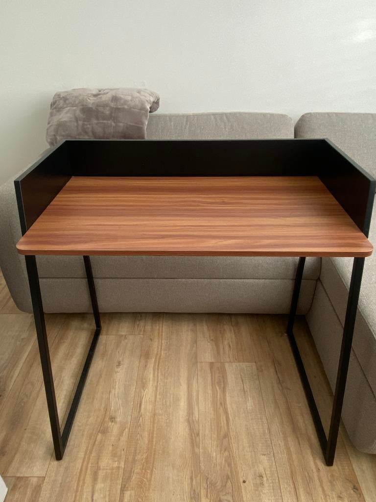 Modern bureau met houten blad en zwart metalen frame, Huis en Inrichting, Bureaus, Ophalen, Hout, Bruin, Zo goed als nieuw