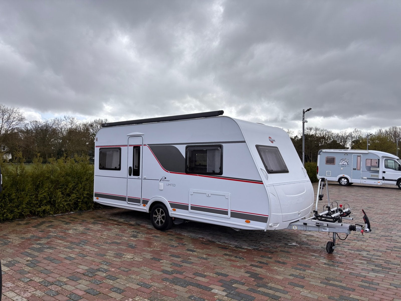 Burstner 450 TS Premio Limited met Airco en Mover, Caravans en Kamperen, Omvormbare zithoek, Rondzit, Mover, Particulier