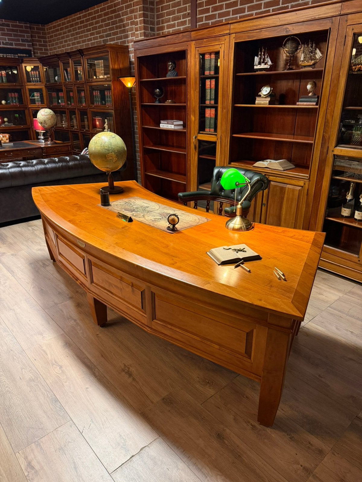 Exclusief Massief Hardhouten Directiebureau |Niermodel, Ophalen, Hout, Info@chesterfieldjunkie.nl, Zo goed als nieuw