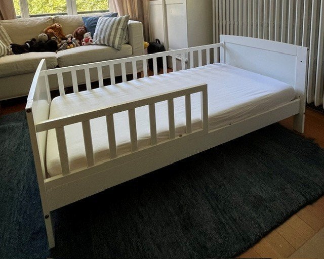 peuterbedje, Kinderen en Baby's, Kinderkamer | Bedden, 70 tot 85 cm, 140 tot 160 cm, Zo goed als nieuw, Ophalen