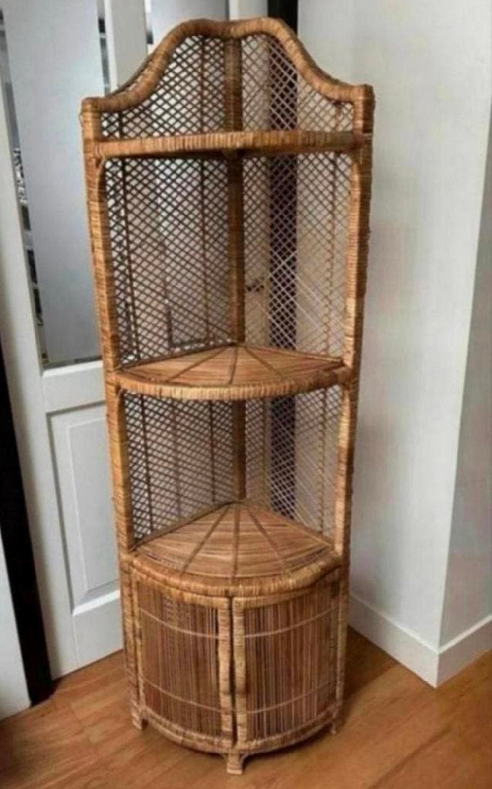 Rotan hoekkast met veel opbergruimte - afkomstig uit Bali, Ophalen, Zo goed als nieuw