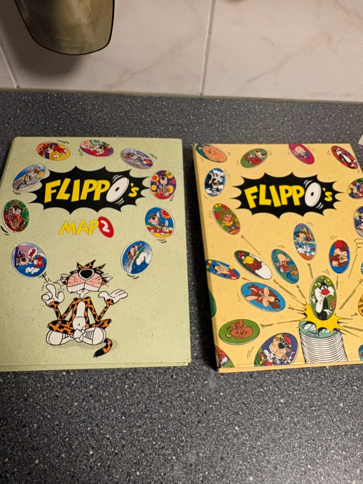 Flippos map 1 en 2 compleet en zeer netjes, Verzamelen, Flippo's, Ophalen of Verzenden