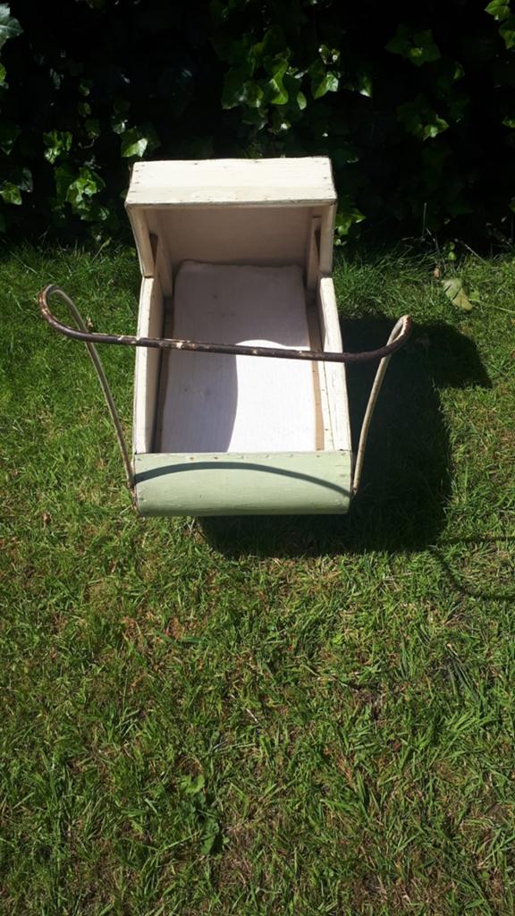 Mooie en leuke poppenwagen!, Ophalen of Verzenden, Babypop