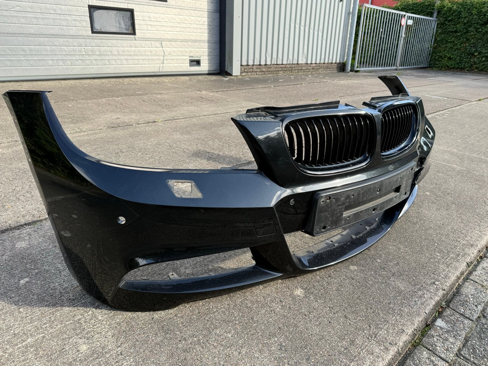 BMW M Bumper koplampsproeiers PDC met schade e90/e91, Auto-onderdelen, Ophalen, Gebruikt, Voor, Bumper