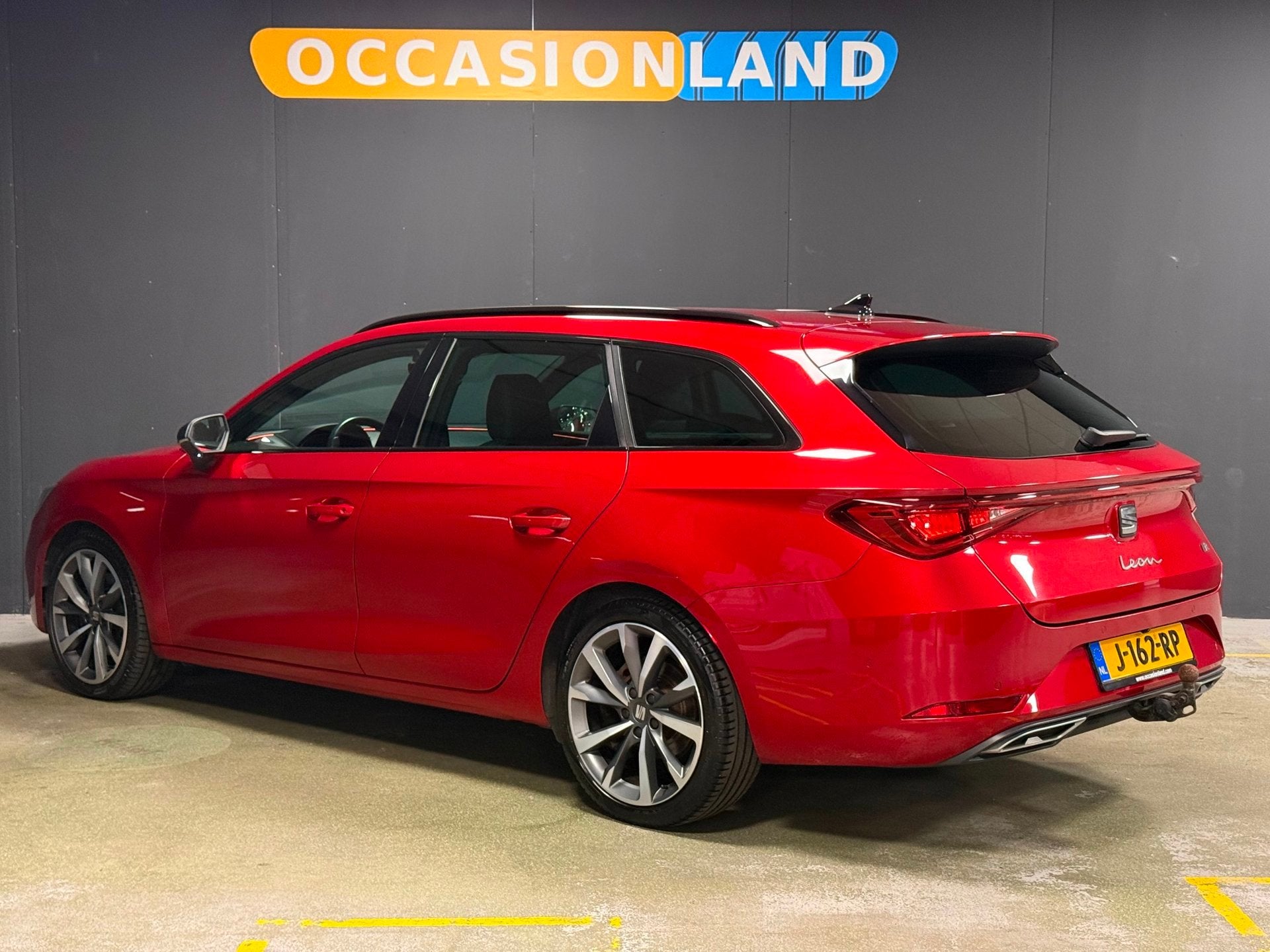 Seat Leon Sportstourer 1.5 eTSI FR|TREKHAAK|SFEER|CAMERA|KEY, Auto's, Dealer onderhouden, 4 cilinders, Leon, Leder en Stof