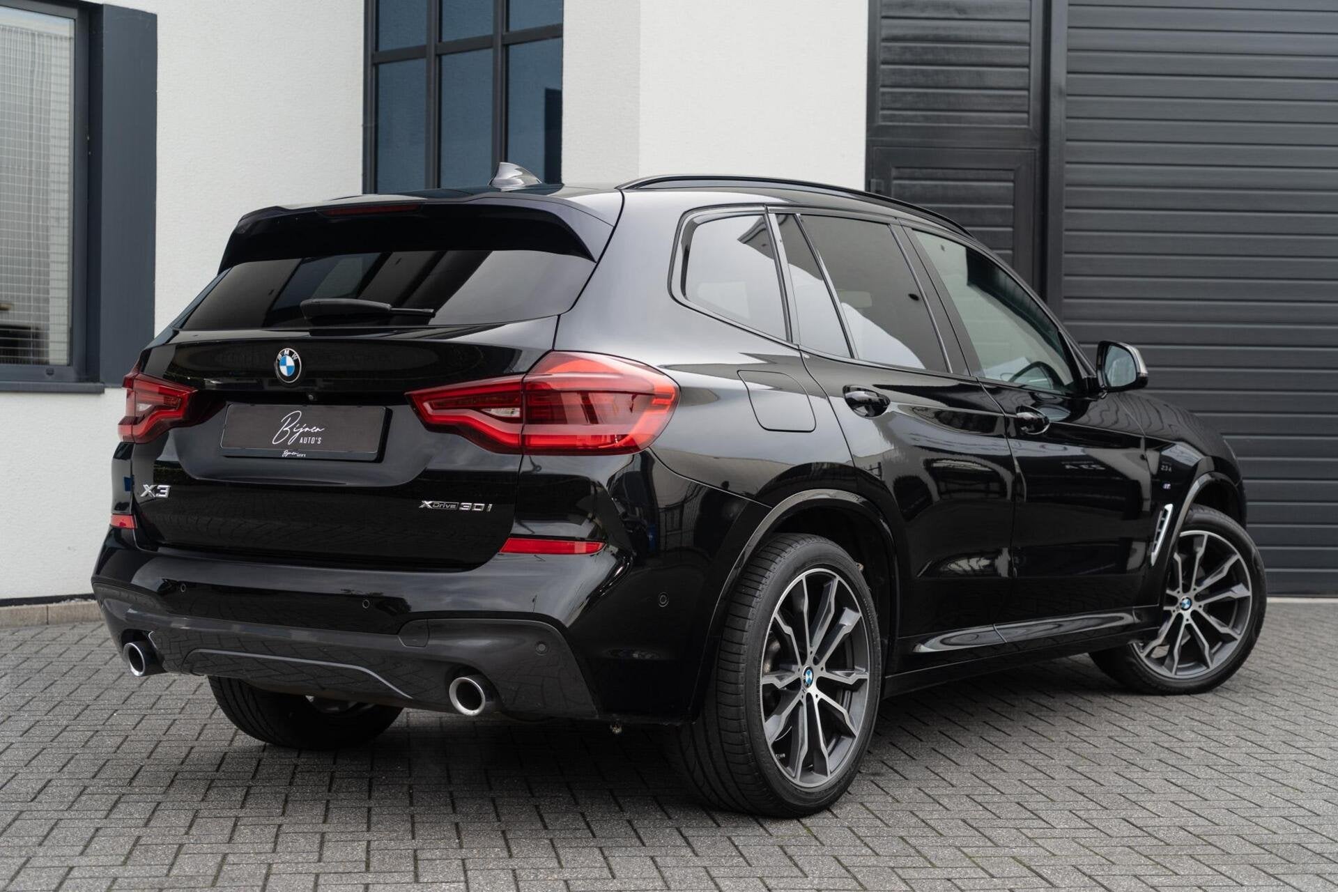 BMW X3 xDrive 30i 252PK M-SPORT PANO / CAMERA / MEMORY, 1998 cc, Gebruikt, Zwart, 4 cilinders