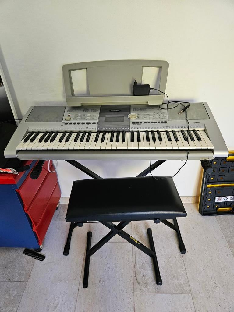 Yamaha PSR-295 Keyboard met standaard en krukje, Muziek en Instrumenten, Keyboards, Ophalen, Midi-aansluiting, Yamaha, 61 toetsen