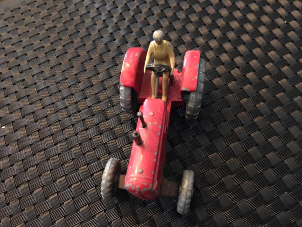 Vintage dinky toy speelgoed tractor met bestuurder., Ophalen of Verzenden, Overige typen