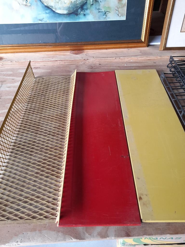 Tomado metalen wandrekjegeel rood, Ophalen, Gebruikt