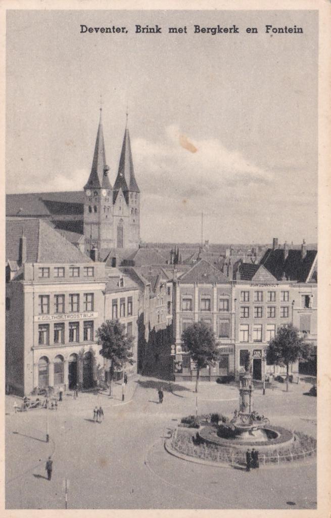 GA1320 vk Deventer Brink met Bergkerk en Fontein Olst Wijhe, Verzenden, 1920 tot 1940, Gelopen, Overijssel