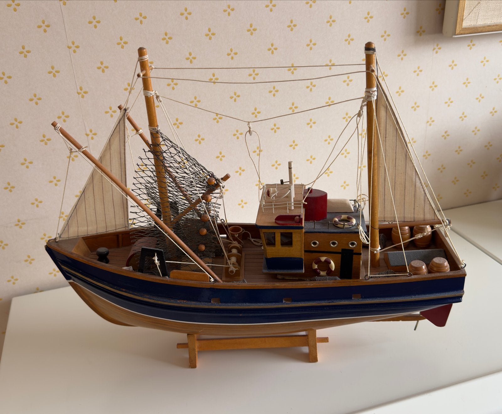 Gedetailleerd houten vissersboot model - 45 cm lengte, Ophalen, Zo goed als nieuw, Groter dan 1:32, Overige merken