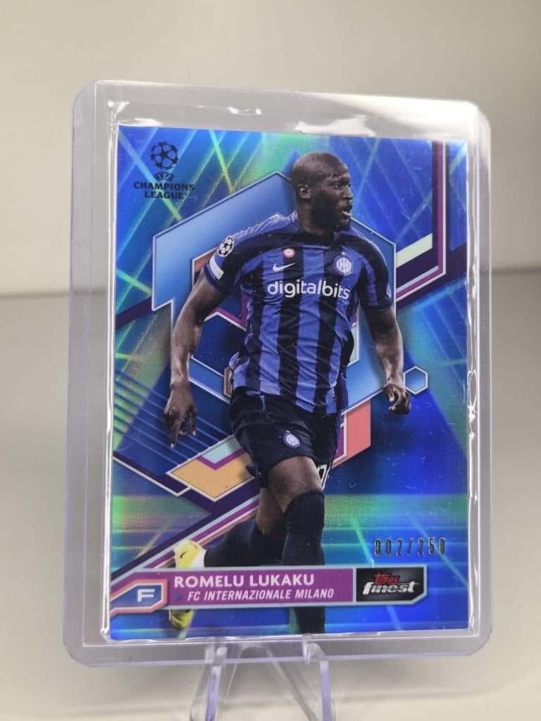 Romelu Lukaku - Topps Finest 22/23 - Blue/Aqua  002/250, Verzenden, Zo goed als nieuw, Buitenlandse clubs, Poster, Plaatje of Sticker