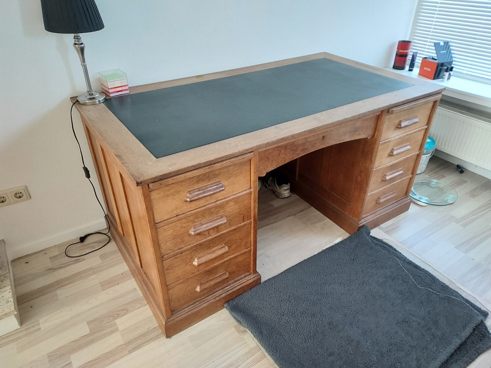 Antiek houten bureau met ladeblokken en uitschuifbladen, Ophalen