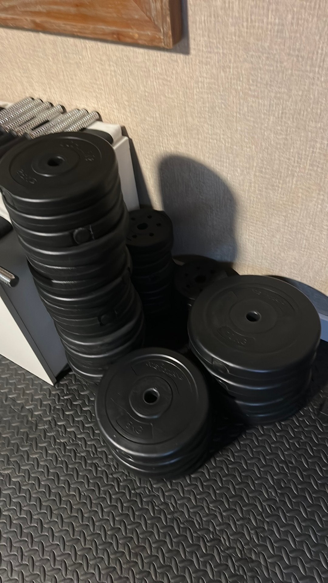 Bankdrukset met dumbells en ez bar, Sport en Fitness, Ophalen, Zo goed als nieuw, Benen, Krachtstation