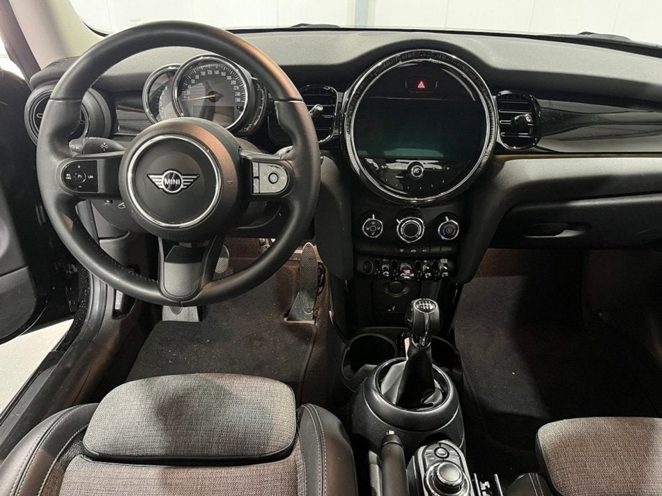 MINI 3-deurs 1.5 Cooper Business Edition ✅ Navigatie ✅ s, Auto's, Voorwielaandrijving, 12 maanden, Gebruikt, 4 stoelen
