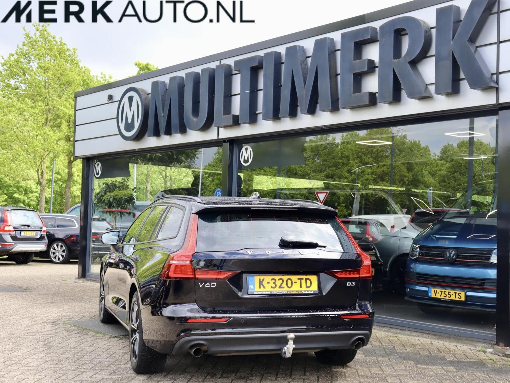 Volvo V60 2.0 B3 Momentum Advantage, Leder, Trekhaak, Camera, 15 km/l, 4 cilinders, 1969 cc, 102 €/maand