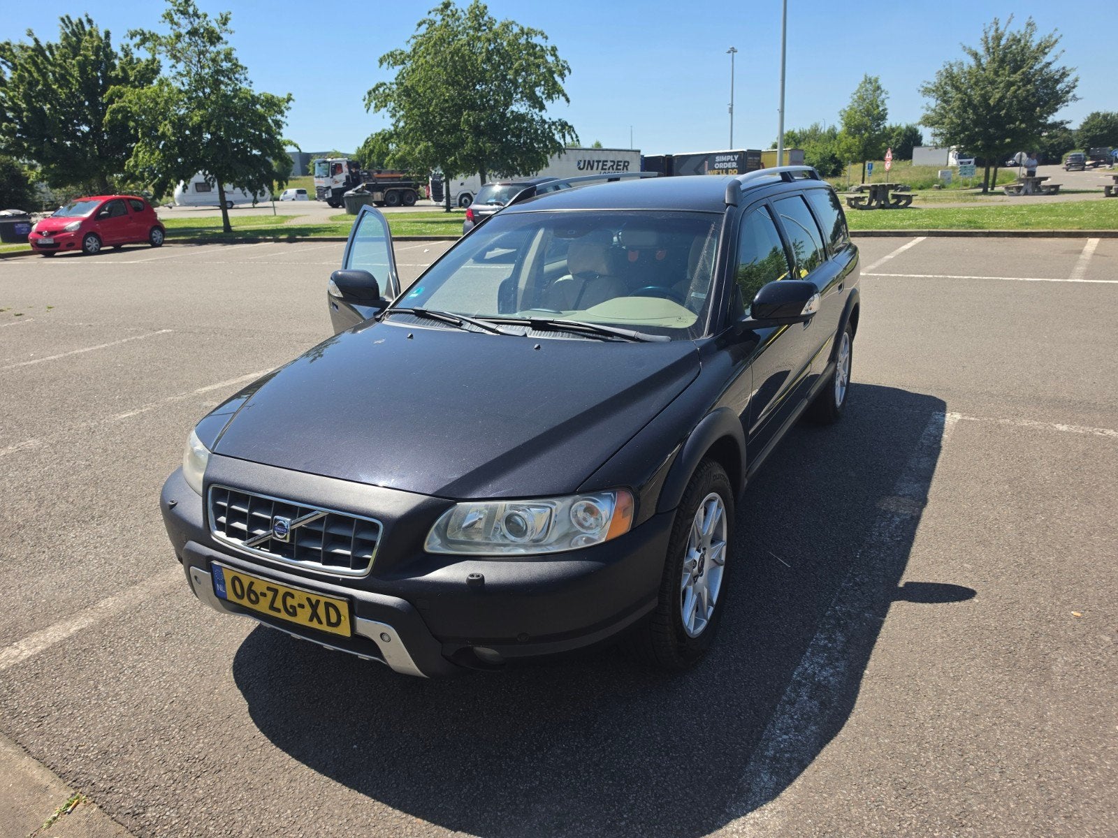 Volvo XC70 2.5 T AWD Summum | Dealer Onderhouden!, Automaat, Euro 5, 1800 kg, Beige