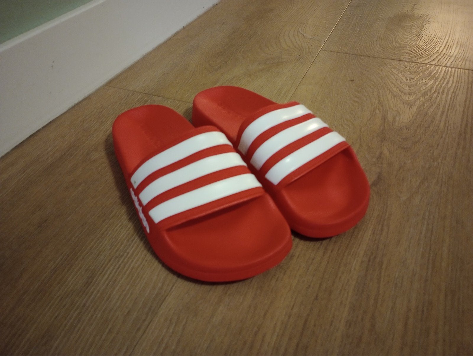 Adidas rode slippers maat 35/36, Ophalen of Verzenden