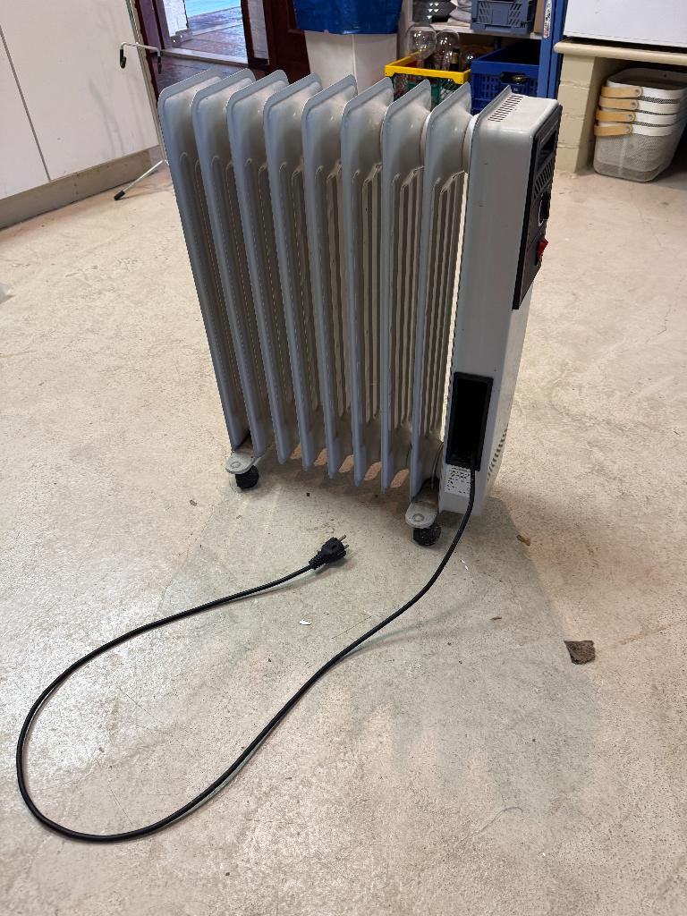 Elektrische radiator 2000W (1150 + 850), Doe-het-zelf en Verbouw, Verwarming en Radiatoren, Ophalen, 30 tot 80 cm, Radiator, Minder dan 60 cm
