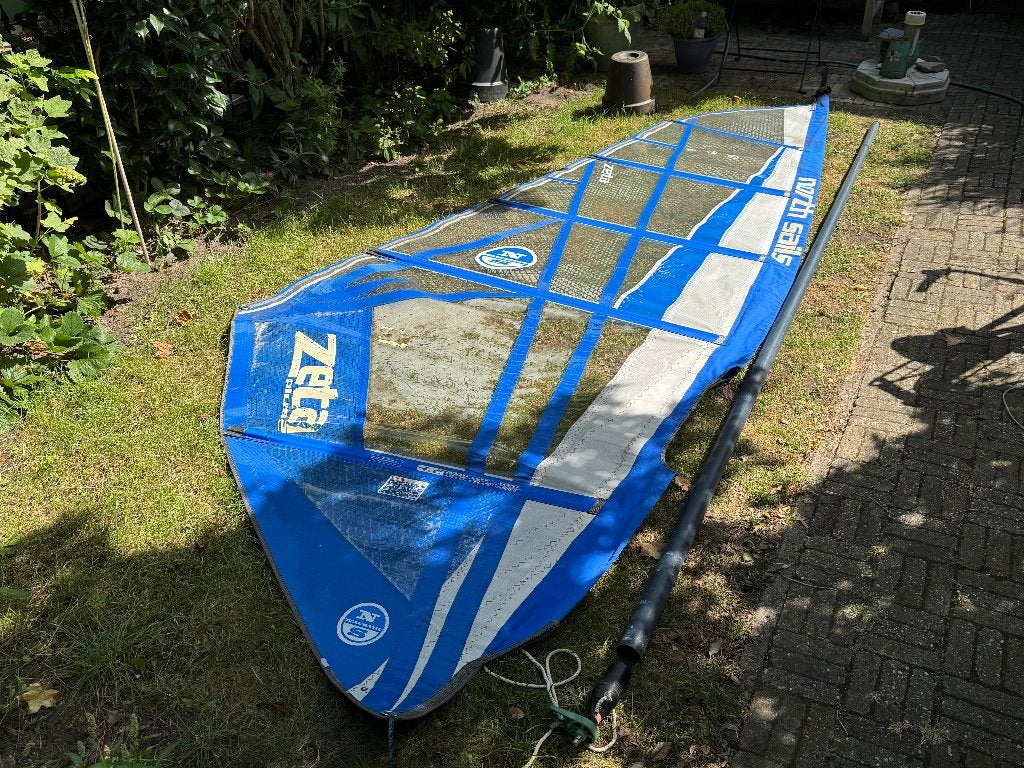 Surfzeil 4.2 compleet met mast en mastvoet, Watersport en Boten, Windsurfen, Ophalen, Gebruikt, 3.5 tot 5 m², Met mastvoet