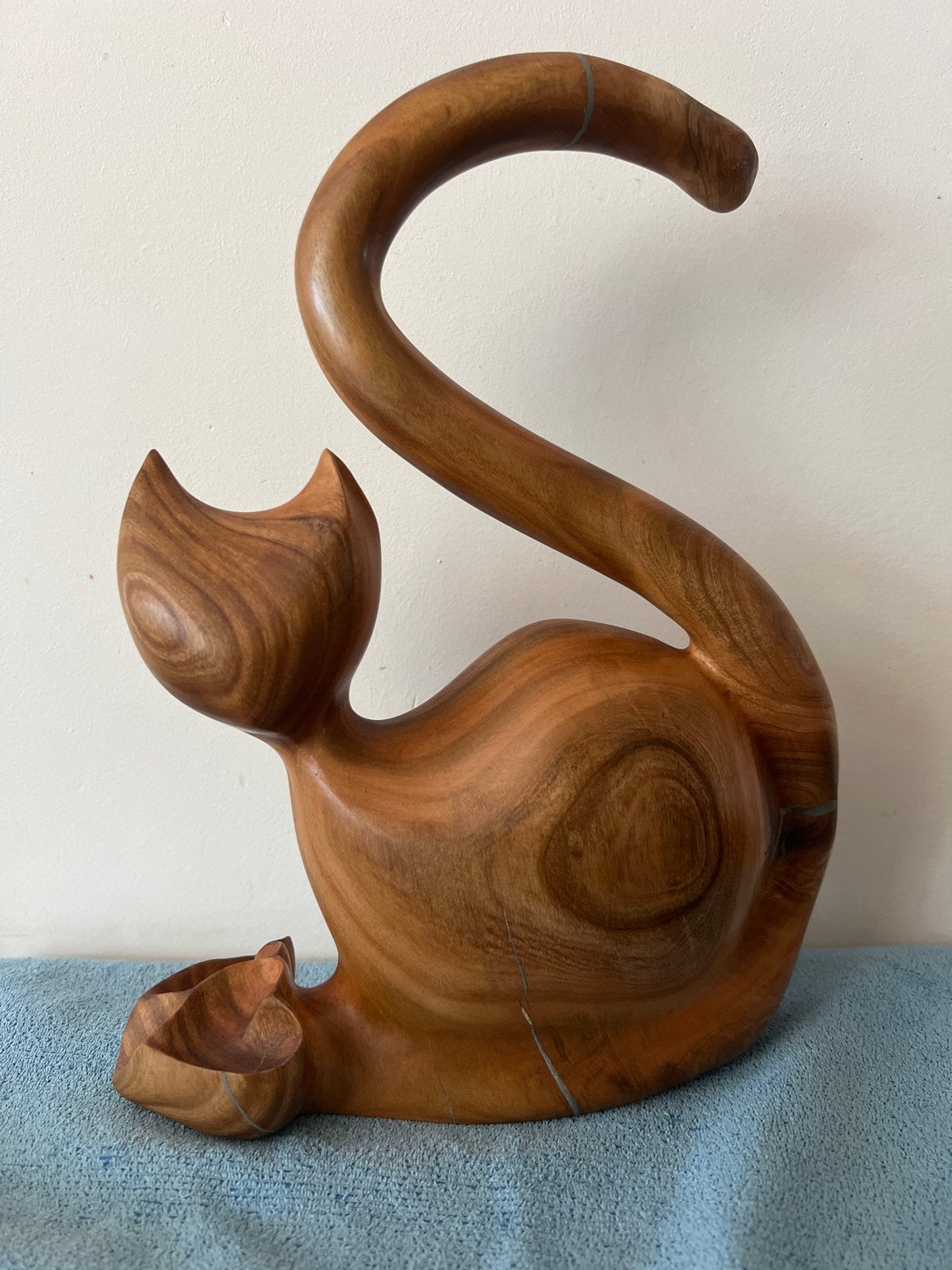 Unieke houten Kat Sculptuur - Sierlijk en Handgemaakt, Ophalen, 20 - 50 cm, Beeld, Hout