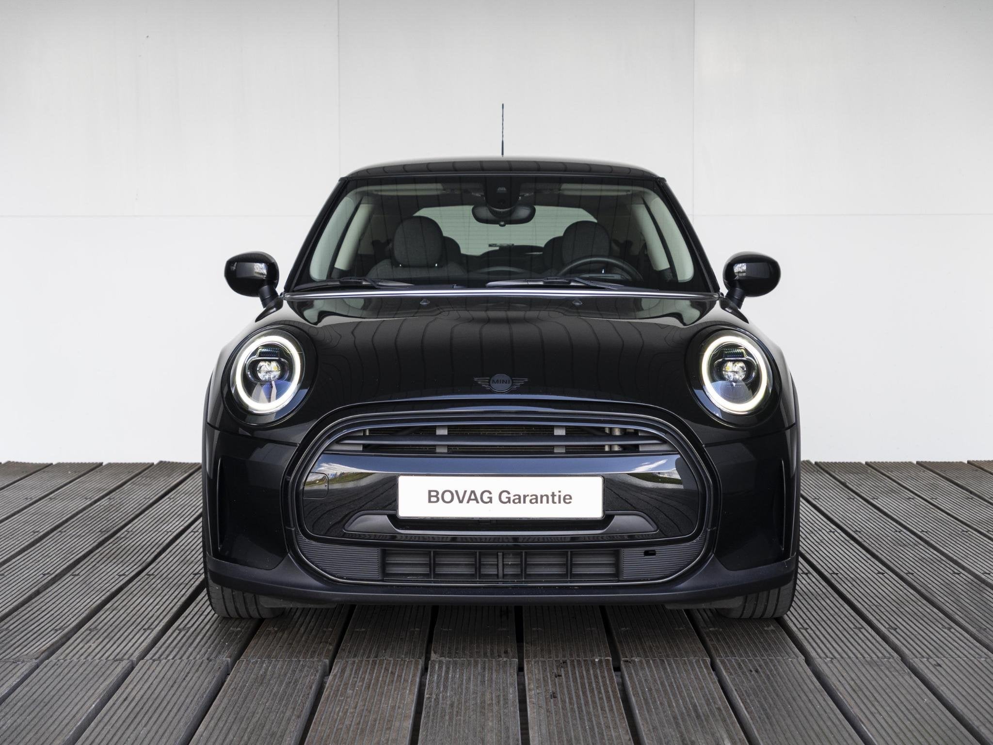 MINI 3-deurs Cooper Classic + Navigatie + Black Exterieur pa, Auto's, Mini, Voorwielaandrijving, 12 maanden, Gebruikt, 4 stoelen
