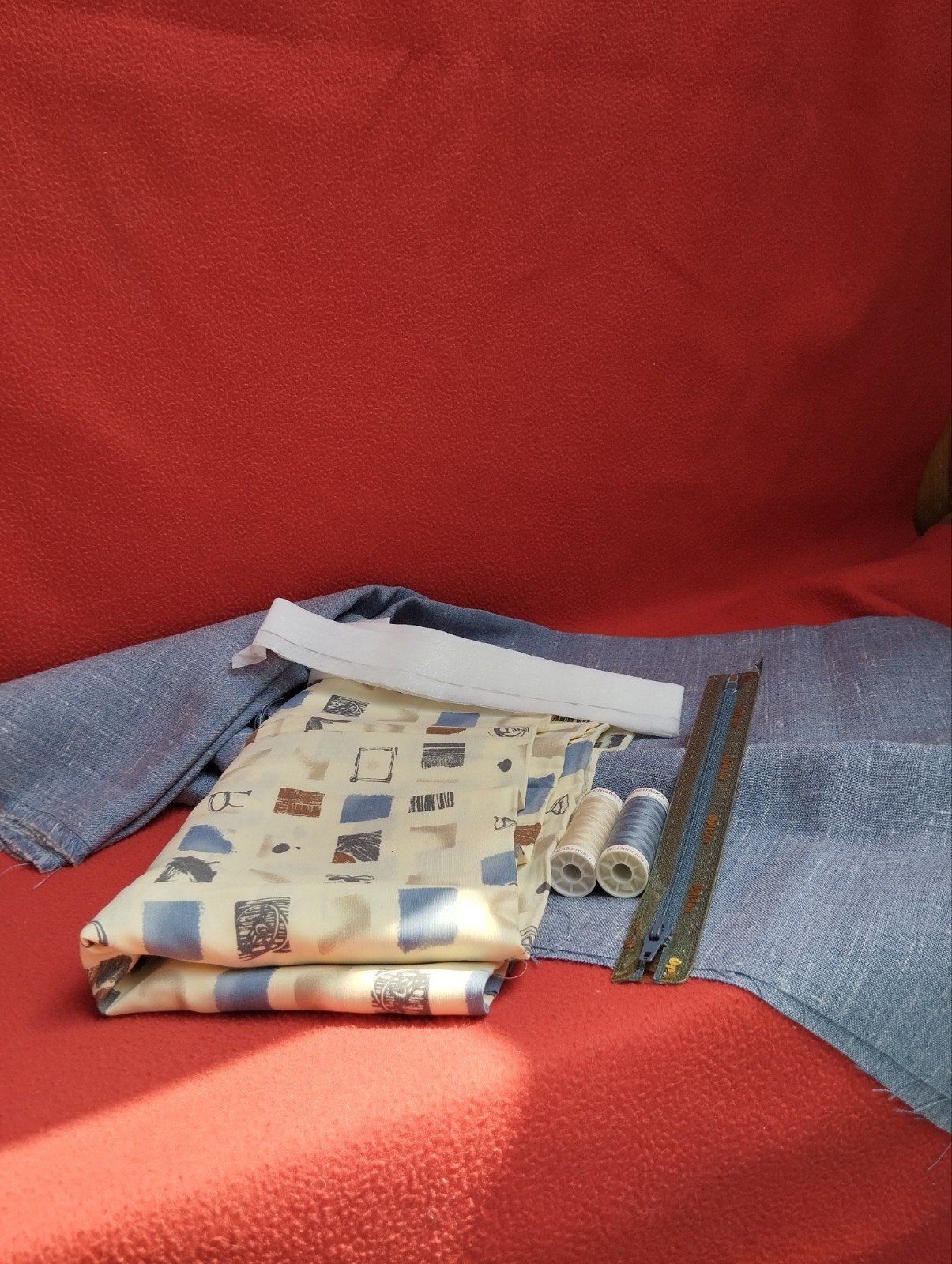 Zelf twinset maken lappen stof, rits, band, gütermann garen, Hobby en Vrije tijd, Naaien en Fournituren, Ophalen of Verzenden