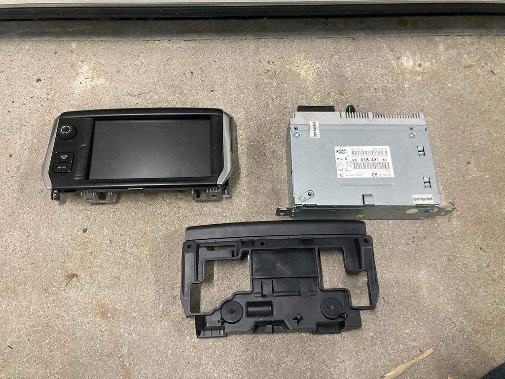 Radio module, omlijsting, navigatie display peugeot 208 2D, Auto-onderdelen, Ophalen of Verzenden, Gebruikt, Peugeot