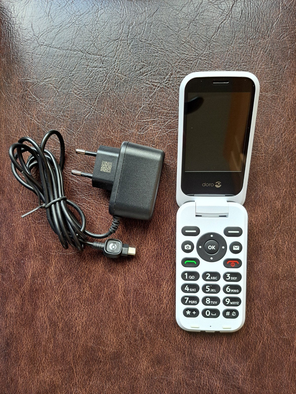 Doro 6820 seniorentelefoon Zwart/Wit, Ophalen, Inklapmodel, Zo goed als nieuw, Zonder simlock