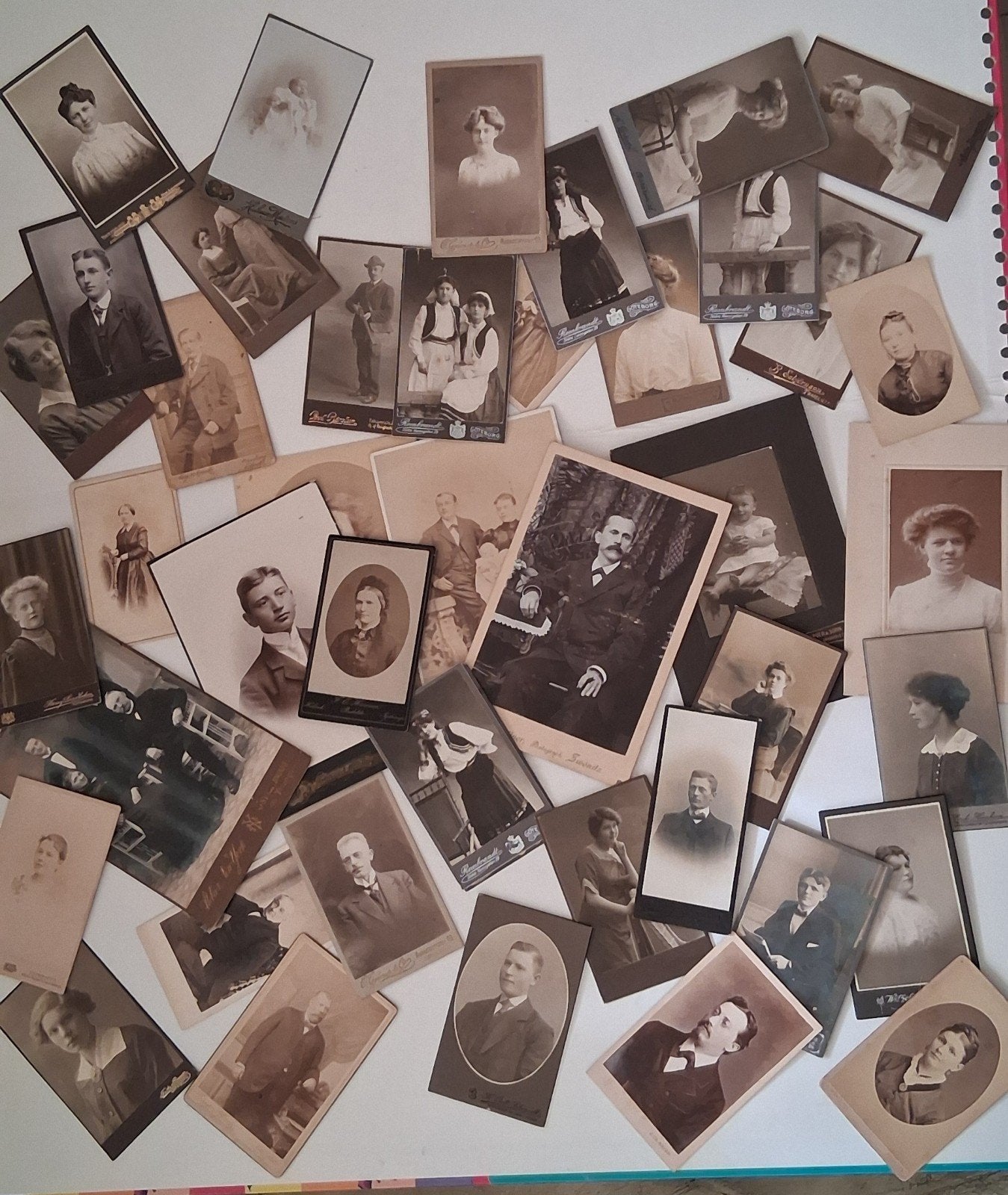 60 CDV's antieke portretfoto's, Verzamelen, Gebruikt, Foto, Ophalen of Verzenden, Voor 1940