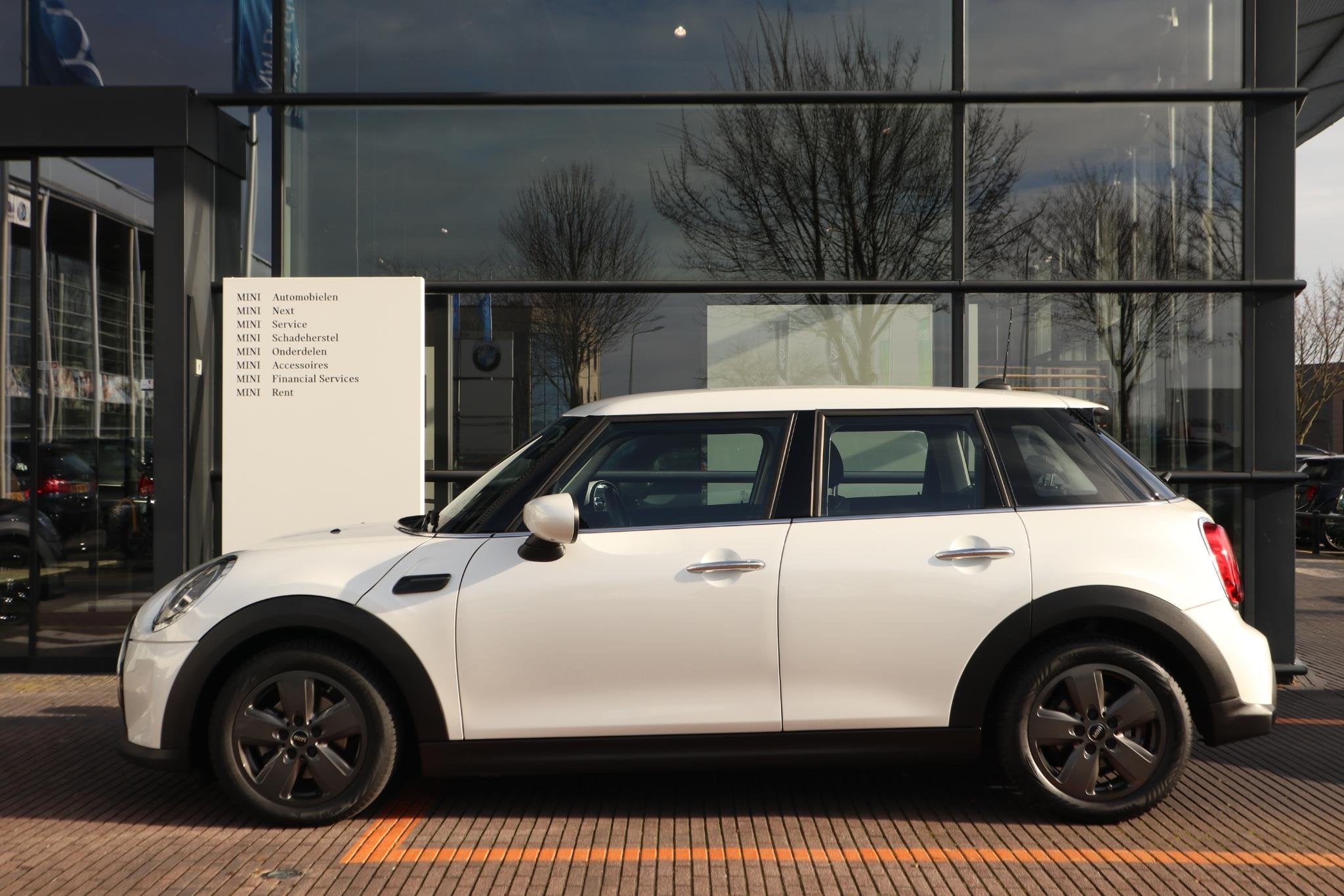 MINI 5-Deurs Cooper | Cruise Control | Parkeersensor Achter, Auto's, Gebruikt, Met garantie (alle), Wit, Origineel Nederlands