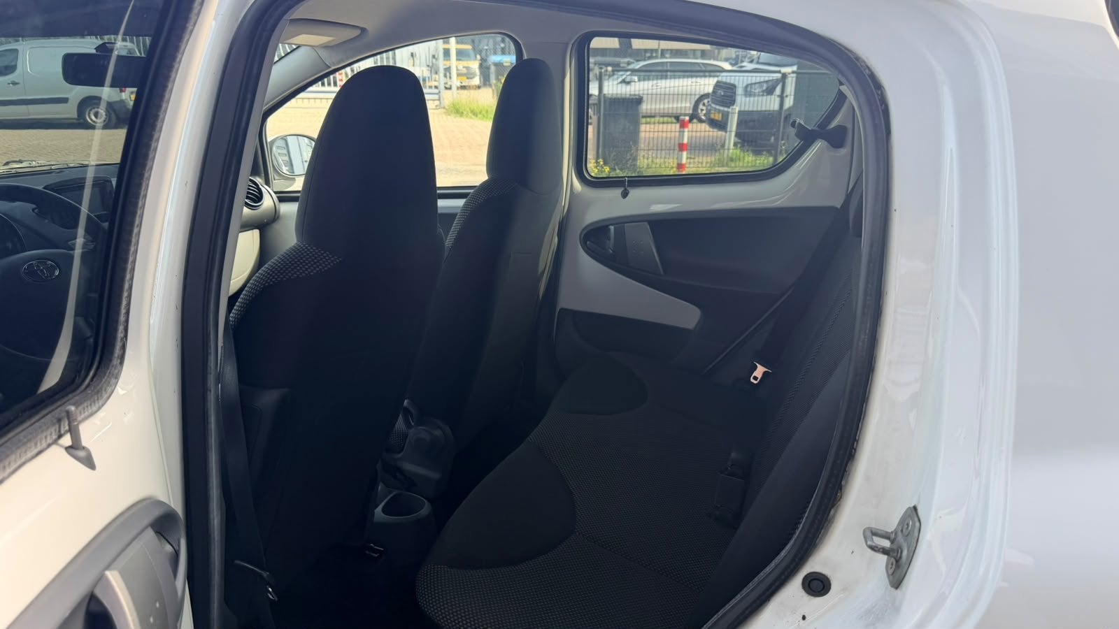 Foto 8 van Toyota Aygo 1.0-12V Dynamic Navigator - Airco - Elektrische