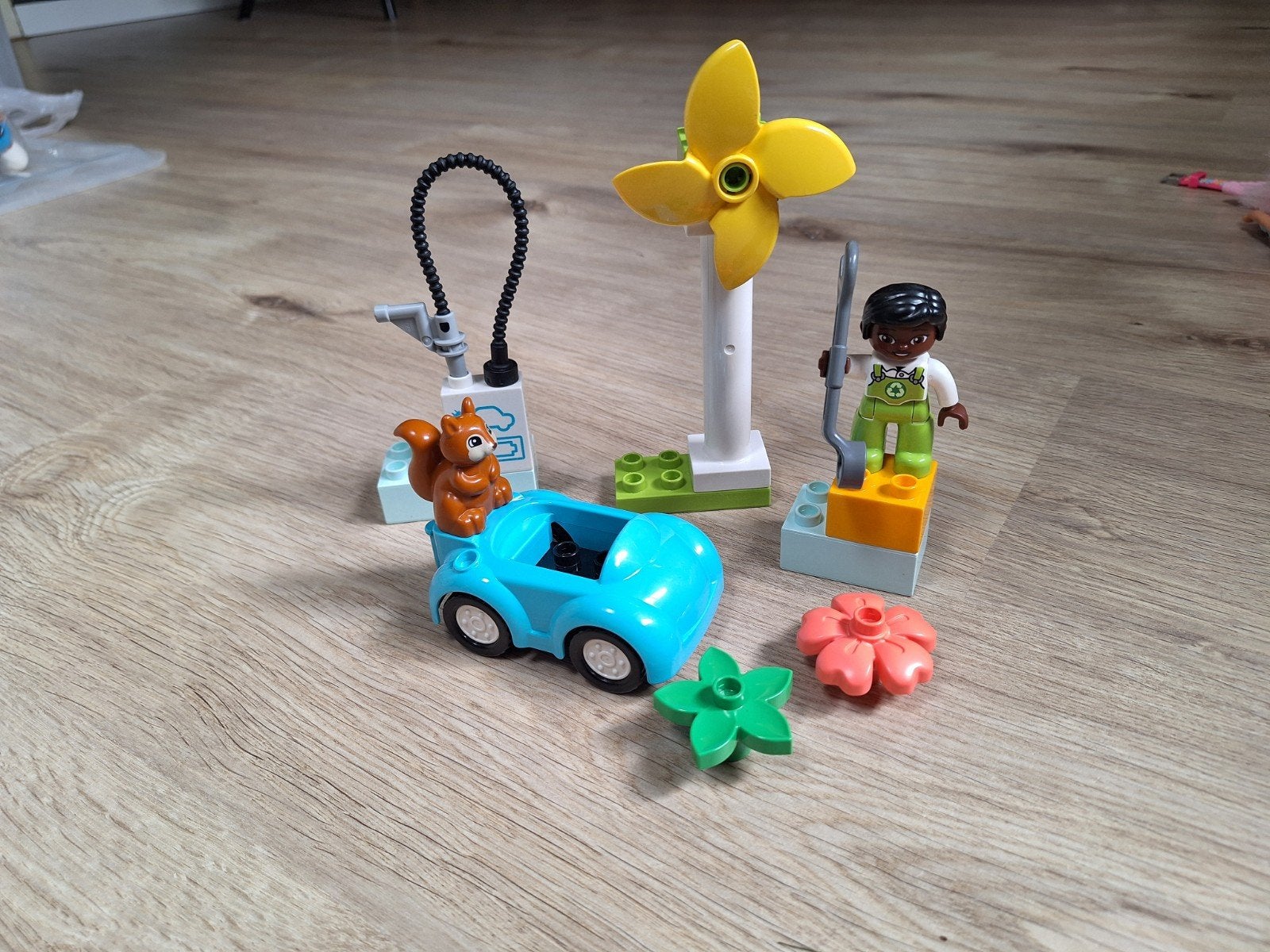 Lego Duplo set met elektrische auto, eekhoorn en figuur, Ophalen of Verzenden, Gebruikt, Overige merken
