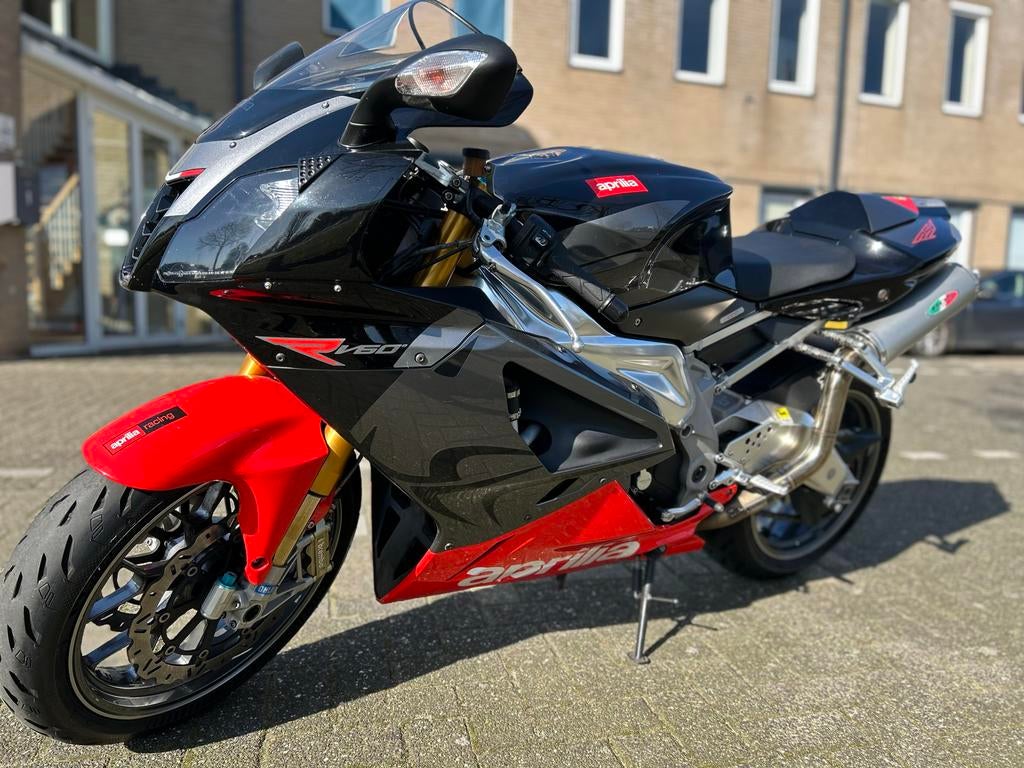 Aprilia RSV 1000 R - brute V-twin met custom BOS uitlaat, Motoren, Motoren | Aprilia, 2 cilinders, Sportuitlaat, Motorrijbewijs A