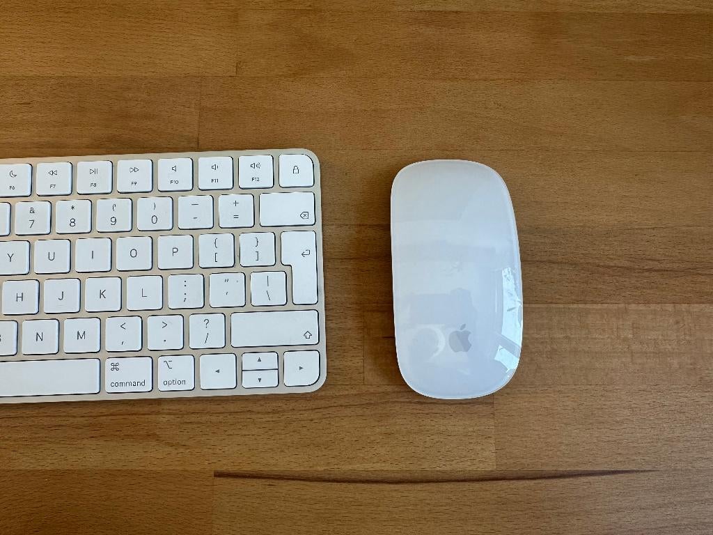 Apple Magic Mouse (2021, wit, Lightning), Muis, Rechtshandig, Ophalen of Verzenden, Zo goed als nieuw