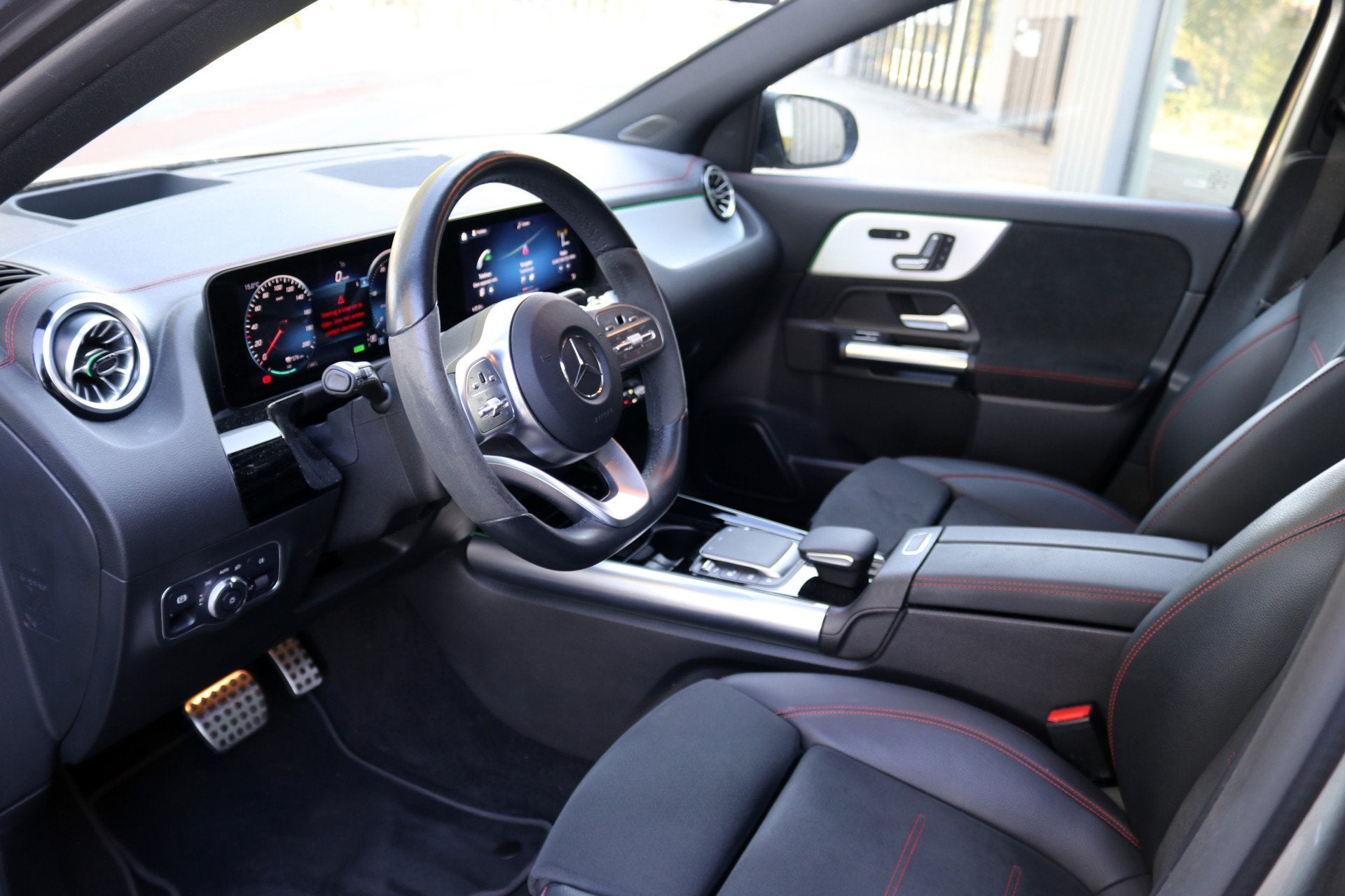 Mercedes-Benz EQA 250 AMG Line 67 kWh Panoramadak Memory sto, Gebruikt, 190 pk, Leder en Stof, Android Auto