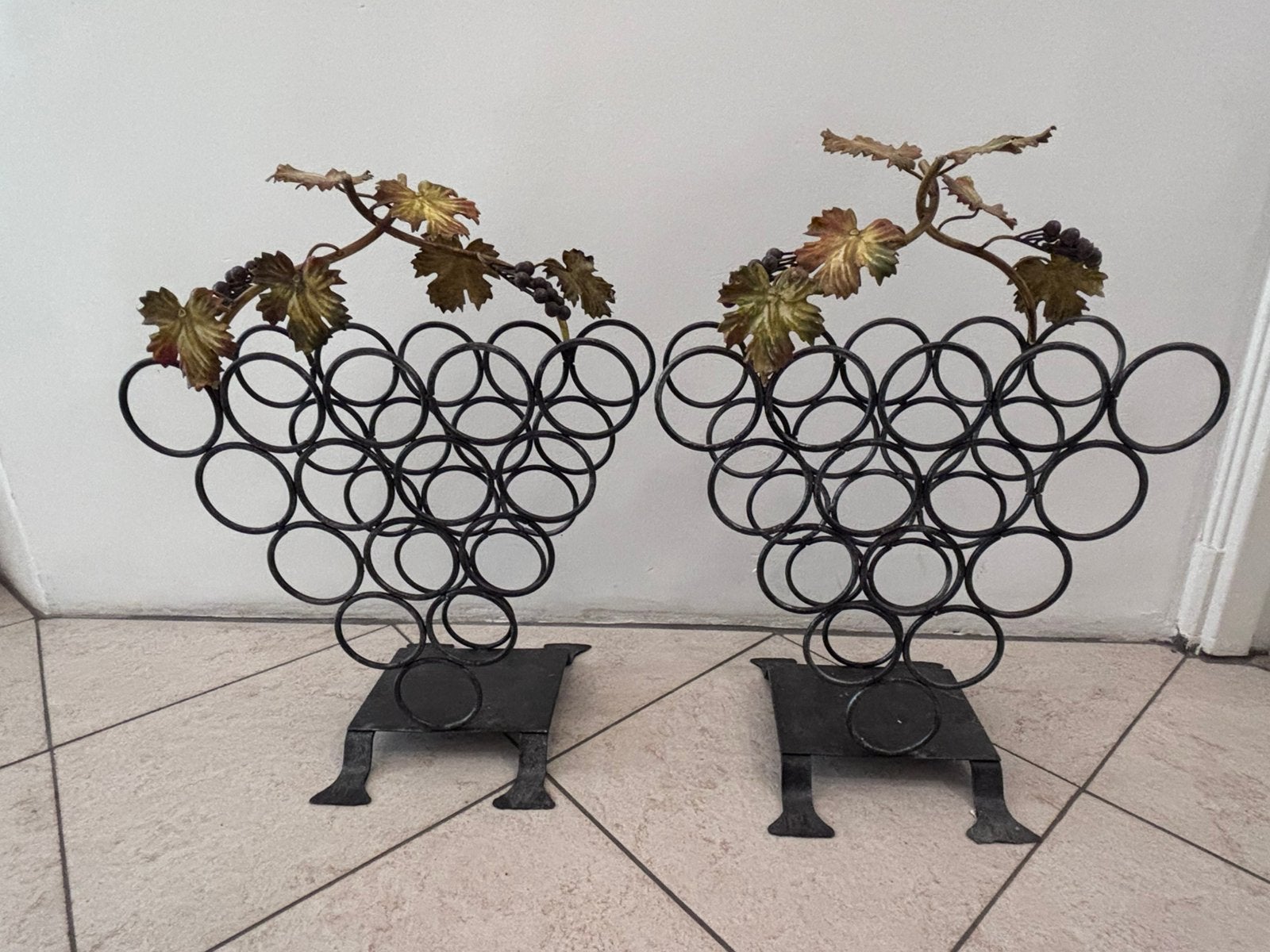 2 Stalen Wijnrekken met Druivenranken Ornament, Ophalen, Zo goed als nieuw, Metaal