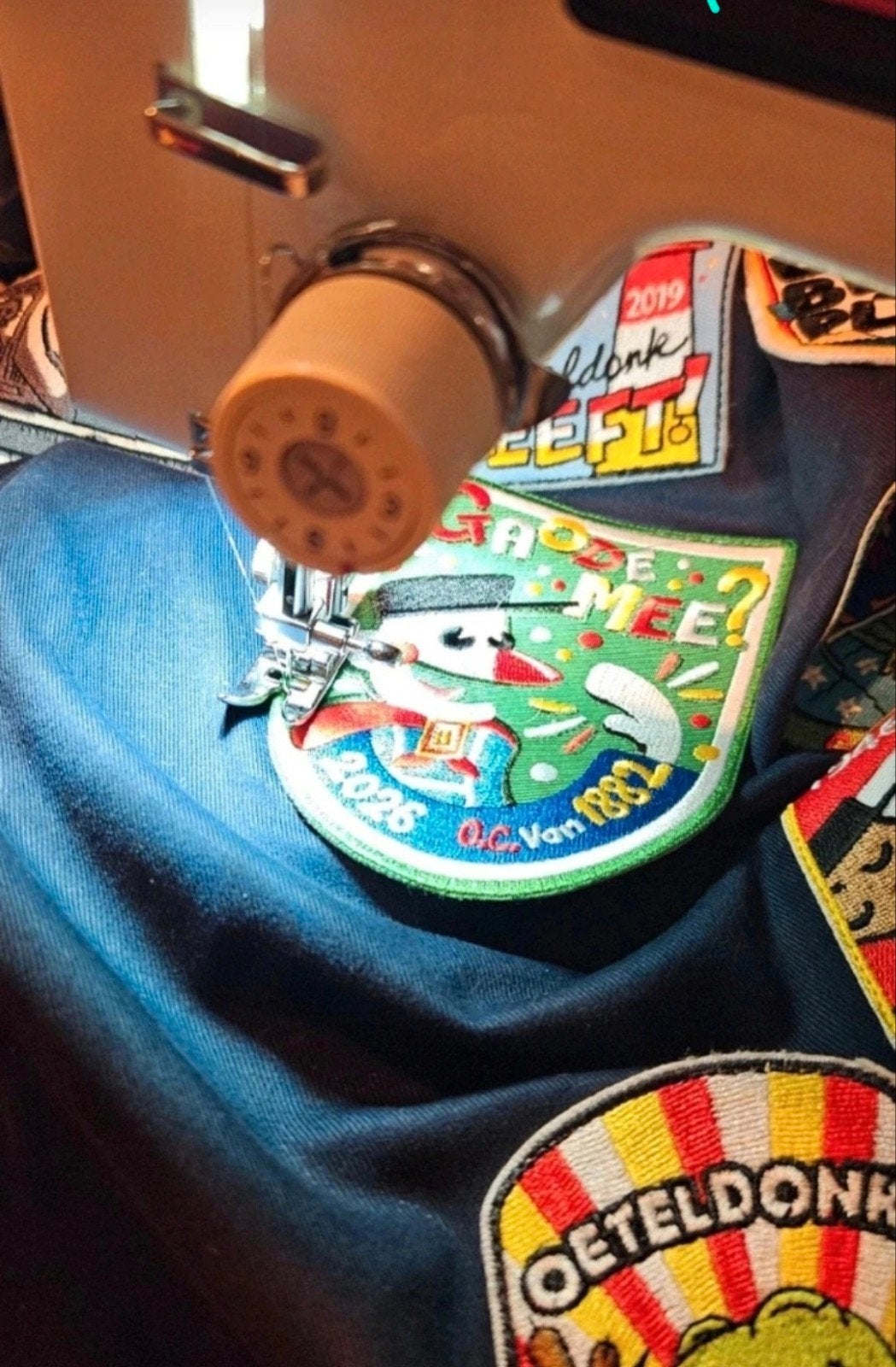 Emblemen stikken, Ophalen, Nieuw