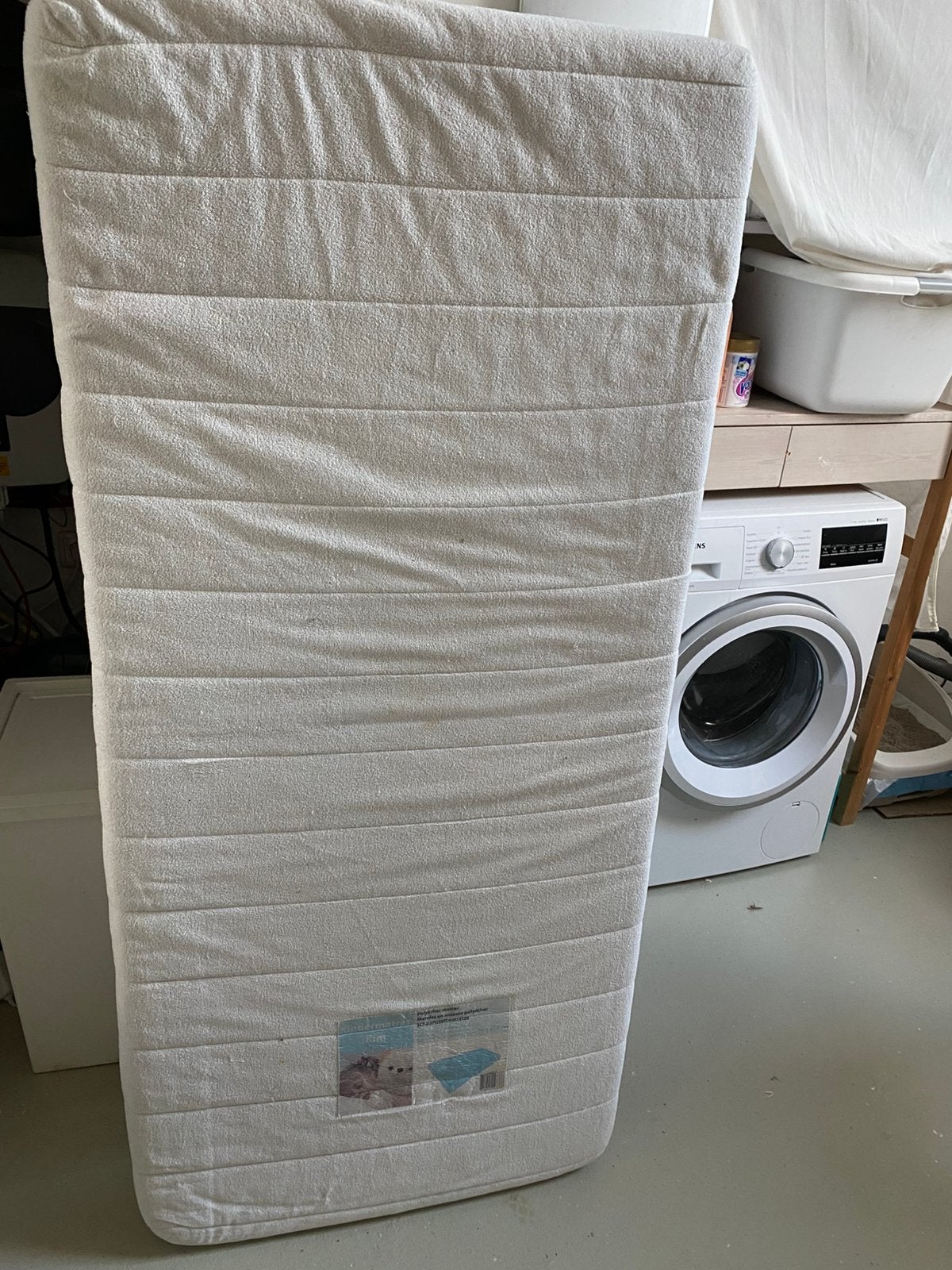 Gratis kindermatras kim met twee hoeslakens, Ophalen of Verzenden, Zo goed als nieuw, Eenpersoons, Matras