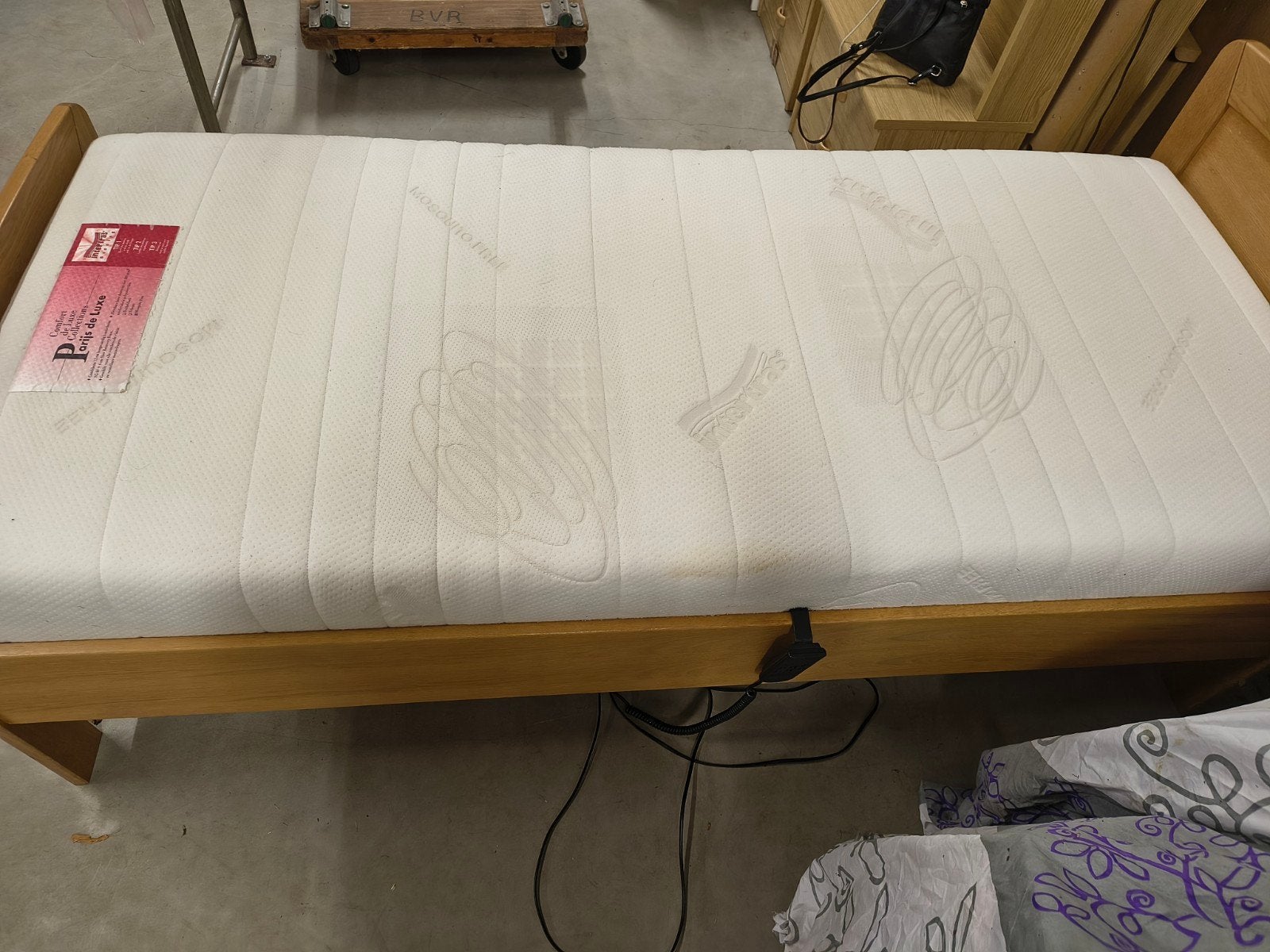 Seniorenledikant 90x200 cm, met elektrische lattenbodem, Ophalen, Gebruikt, 90 cm, Eenpersoons